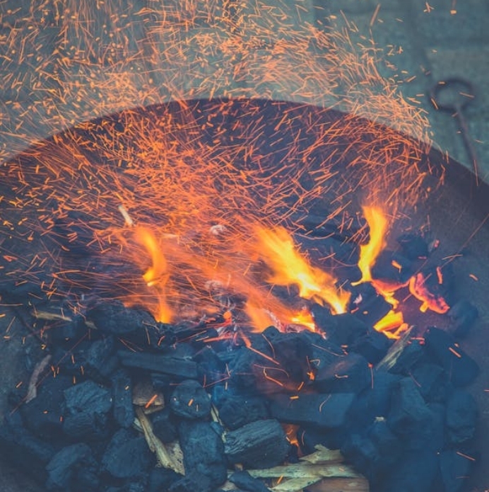 如何调节脱硝催化剂中的氧气浓度？